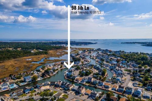 98 Jib Ln, Bricktown NJ  08723-6747 exterior