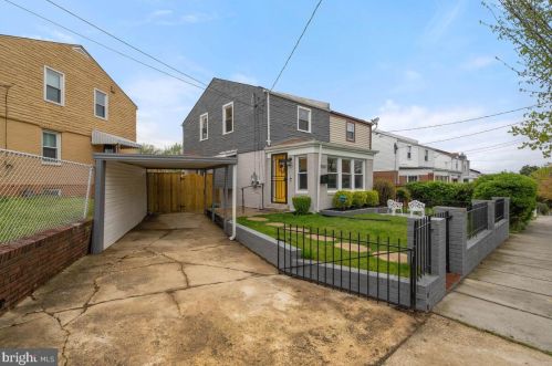 900 52nd St, Washington, DC 20019-5545