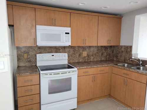 2330 60th St, Hialeah, FL 33016-4420