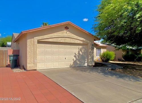 7805 Claremon Ave, Tucson AZ  85747-5133 exterior