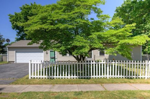 53 Woodland St, Plainville, CT 06062-2339