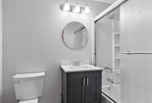 28 Phillipswood Rd, Sandown NH  03873-2427 exterior