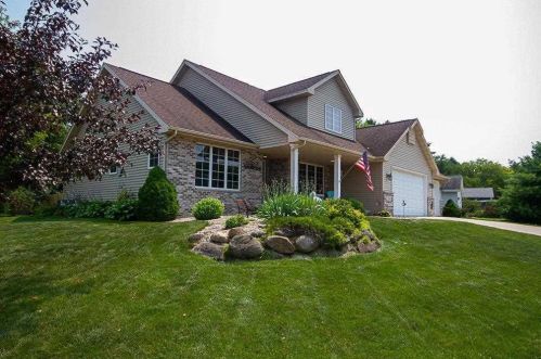 532 Simonson St, Deerfield, WI 53531-9333
