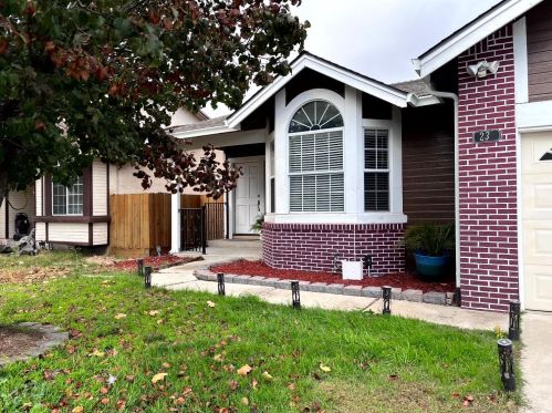 233 O St, Lathrop CA  95330-9661 exterior