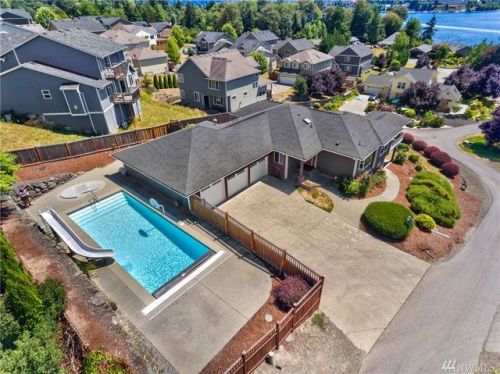2786 Tracyton Beach Rd, Bremerton, WA 98310-2032