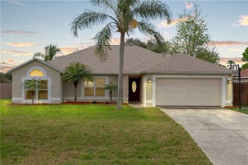232 Kenlake Dr, Deltona, FL 32738-9177