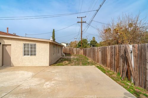 691 Date Ave, Rialto CA  92376-7006 exterior