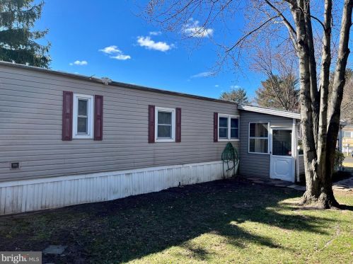 7803 Hampton Dr, Yardley PA  19067-5141 exterior