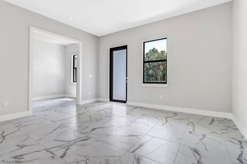 4831 20th Ave, Naples, FL 34117-9194