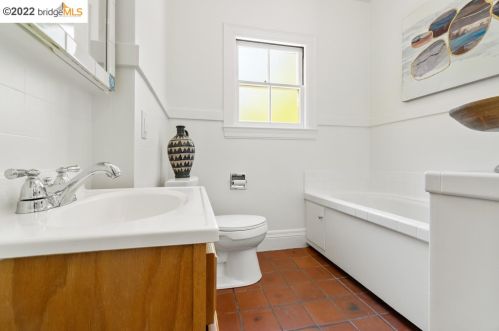 35 Craig Ave, Oakland CA  94611-3701 exterior