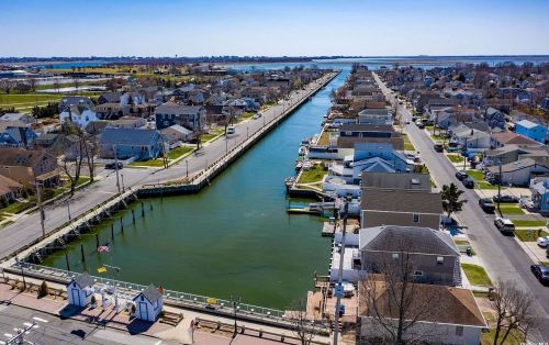 22 North Blvd, East Rockaway NY  11518-1830 exterior