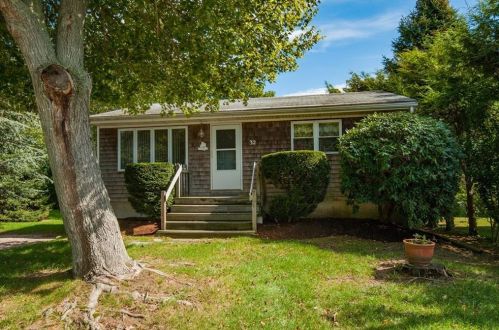 32 Coffey Ave, South Kingstown RI  02882-5116 exterior