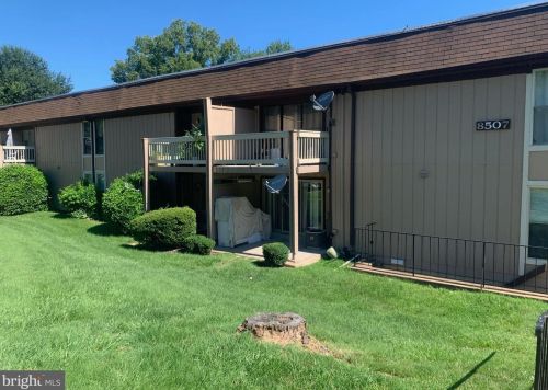 8507 Barrington Ct, Springfield VA  22152-1009 exterior
