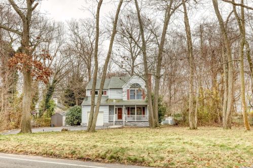276 Country Rd, Miller Place NY  11764-2302 exterior
