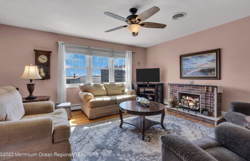 316 Sunset Dr, Pelican Island NJ  08751-2225 exterior