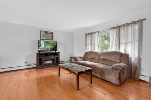 7 Hayes Pl, Washingtonville, NY 10992-1231