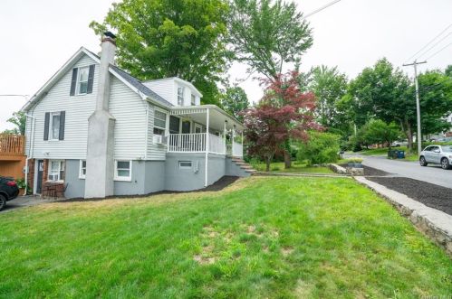 63 Entrance Way, Mahopac NY  10541-1328 exterior