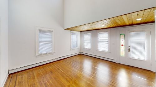 55 Fairview Ave, Islip Terrace, NY 11752-2717