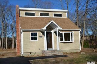 229 Waverly Ave, Gordon Heights, NY 11763-2631