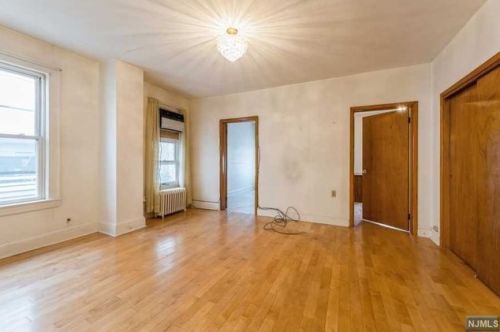 886 Broadway, Bayonne NJ  07002-3033 exterior