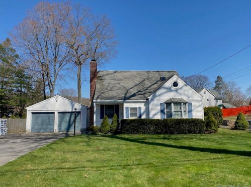 107 Hartswood Rd, Stamford, CT 06905-2211