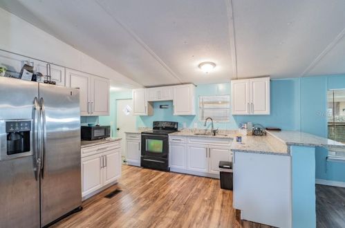 10625 Bay Hills Cir, Thonotosassa, FL 33592-3149