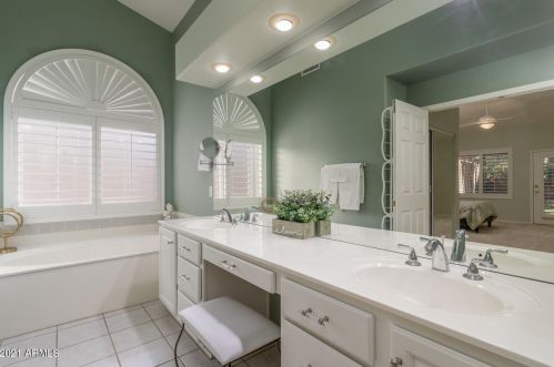 15601 11 Ave, Phoenix AZ 85021-4407 exterior