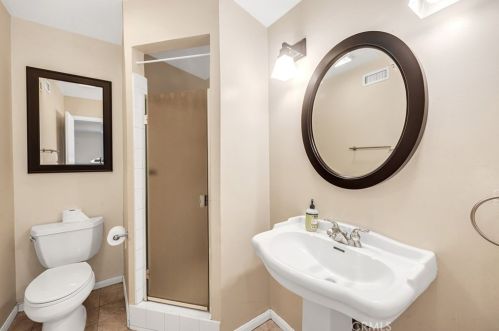 6450 Aldea Ave, Van Nuys CA  91406-5401 exterior