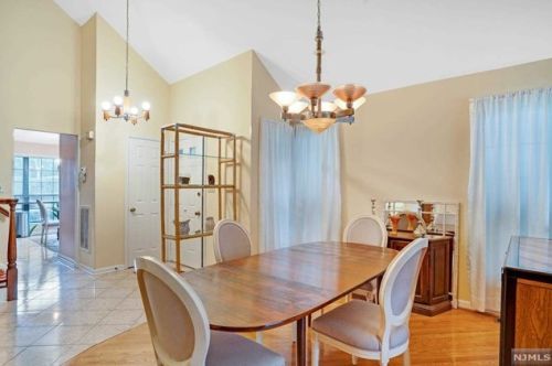 97 Suleski Ct, Mahwah NJ  07430-2961 exterior