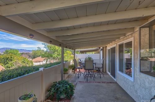 20046 Avenue Of The Oaks, Santa Clarita CA  91321-1361 exterior