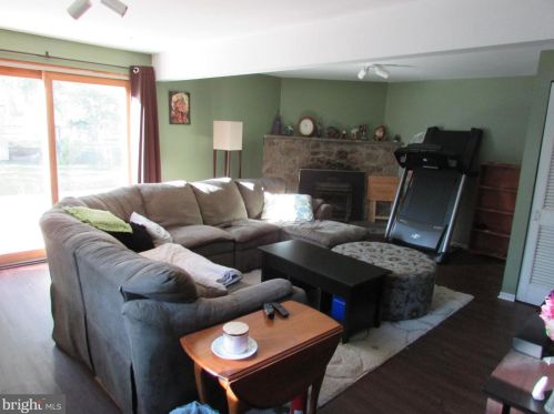 812 Pennbrook Ave, Lansdale PA  19446-3941 exterior