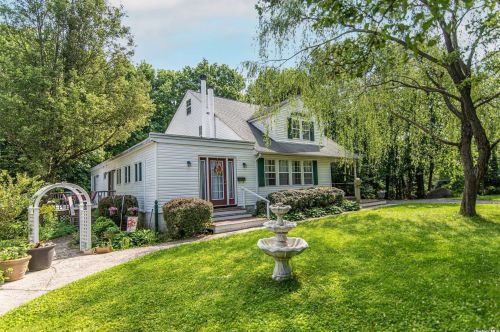 209 Country Rd, Mount Sinai NY  11766-1509 exterior