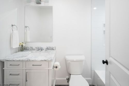 38 Old Smalleytown Rd, Warren NJ  07059-5446 exterior