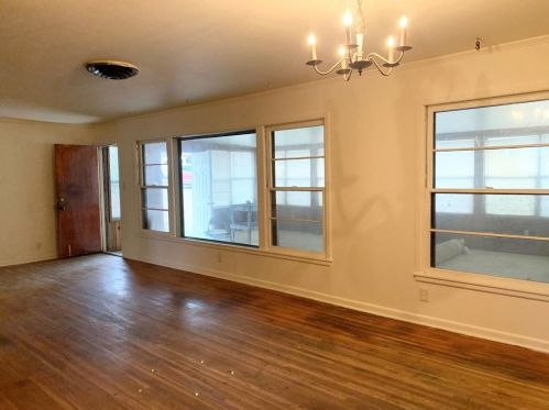 1420 Lake Shore Dr, Fort Worth, TX 76103-1514