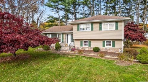 9 Dun Donald Cir, Middletown, NY 10941-1703