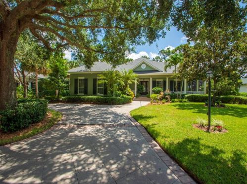 1070 Carolina Cir, Vero Beach, FL 32962-6943
