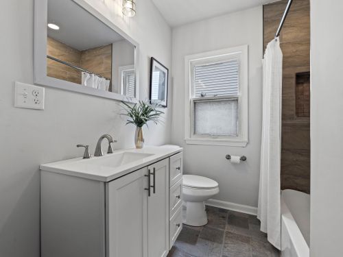 3051 52, Milwaukee WI 53219-4518 exterior