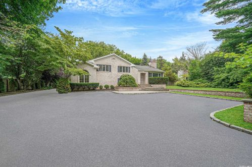 53 Rogues Path, Huntington Station, NY 11746-2736