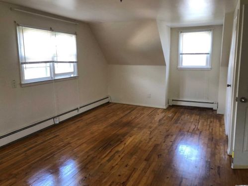 825 Walnut St, North Lindenhurst NY  11757-4734 exterior