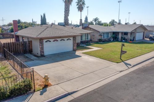 1219 5th St, Livingston, CA 95334-1229