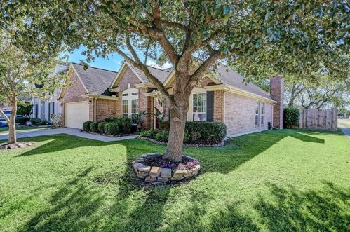 1810 Oakedge Dr, Pearland, TX 77581-7100