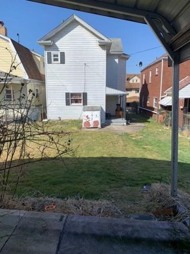 1940 Kenneth Ave, New Kensington, PA 15068-4225