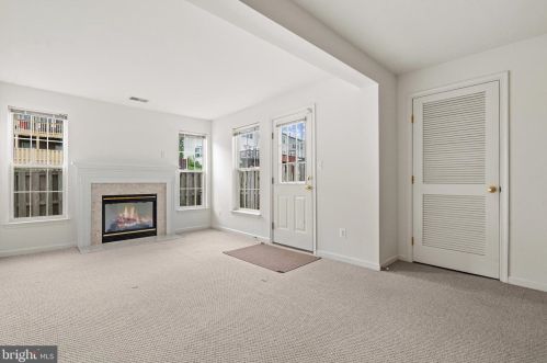 6975 Manahoac Pl, Gainesville VA  20155-1638 exterior