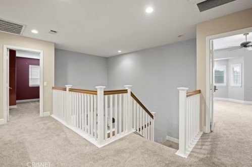 27836 Mariposa Ln, Santa Clarita CA  91384-4114 exterior