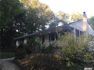 37 Cheemaun Trl, Panamoka, NY 11961-1834