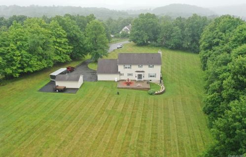 13 Victoria Dr, Blooming Grove, NY 10914-5003
