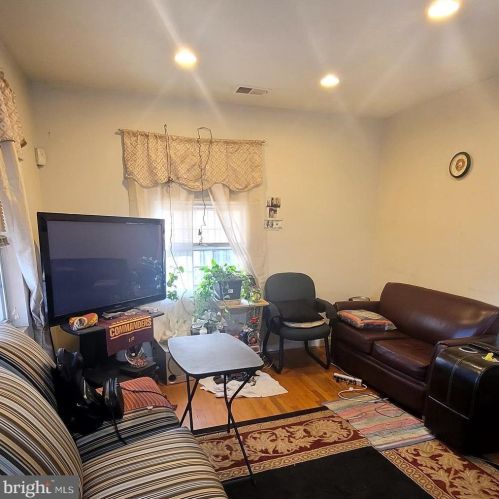 5348 C St, Washington, DC 20019-6322