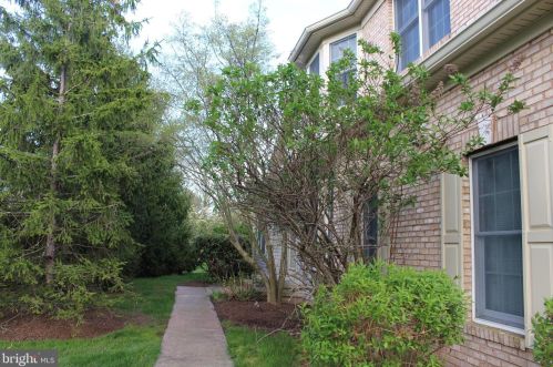 210 Bullock Dr, Princeton NJ  08540-7344 exterior