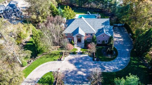 24 Centre View Dr, Muttontown, NY 11771-2814