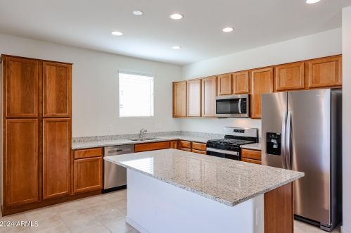8810 Marshall Ave, Glendale, AZ 85305-2707